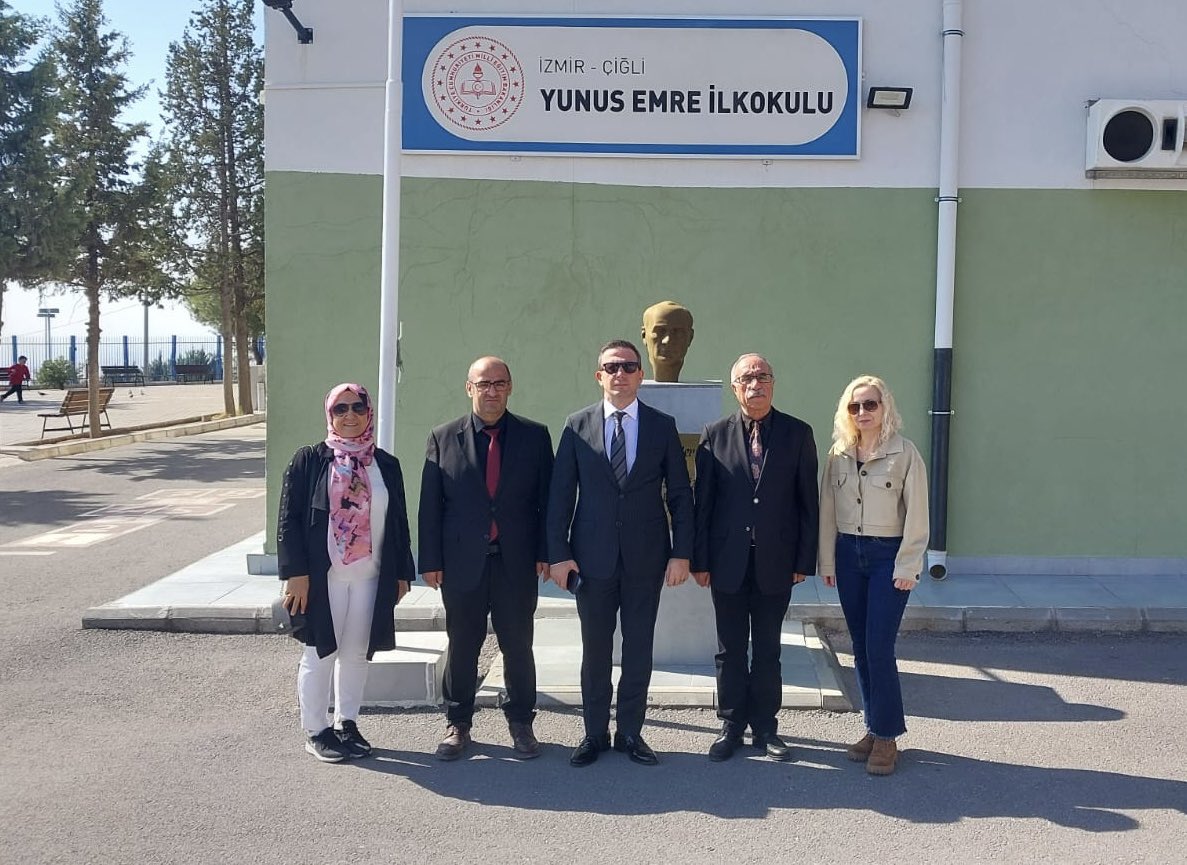Kaymakamımız Sayın Fatih Görmüş, beraberinde İlçe Milli Eğitim Müdürü Şuayip Üner ile birlikte, Yunus Emre İlkokulu Müdürü Ali Özgül’ü ziyaret ederek, okulda incelemelerde bulundu.