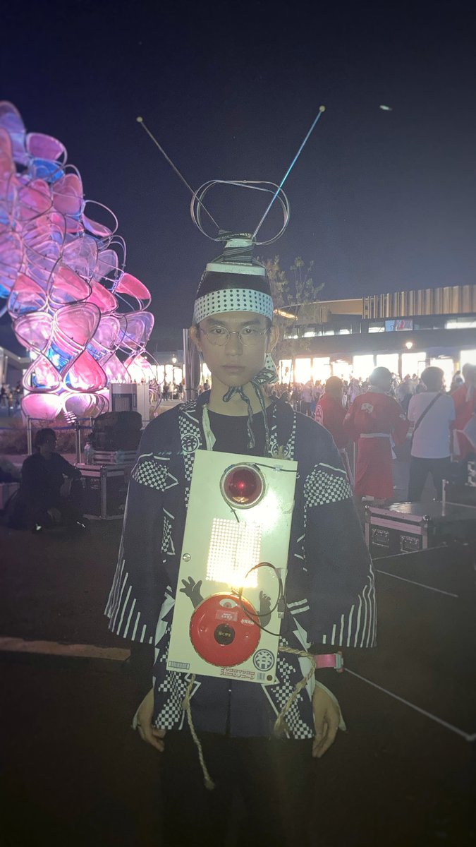 Panasonicノモの国前　野良電磁盆踊りありがとうございました。
Nationalを被り、松下電工を担ぎ、ブラウン管と叫びました。
#電磁盆踊り
#electronicosfantasticos 
#EXPO2025