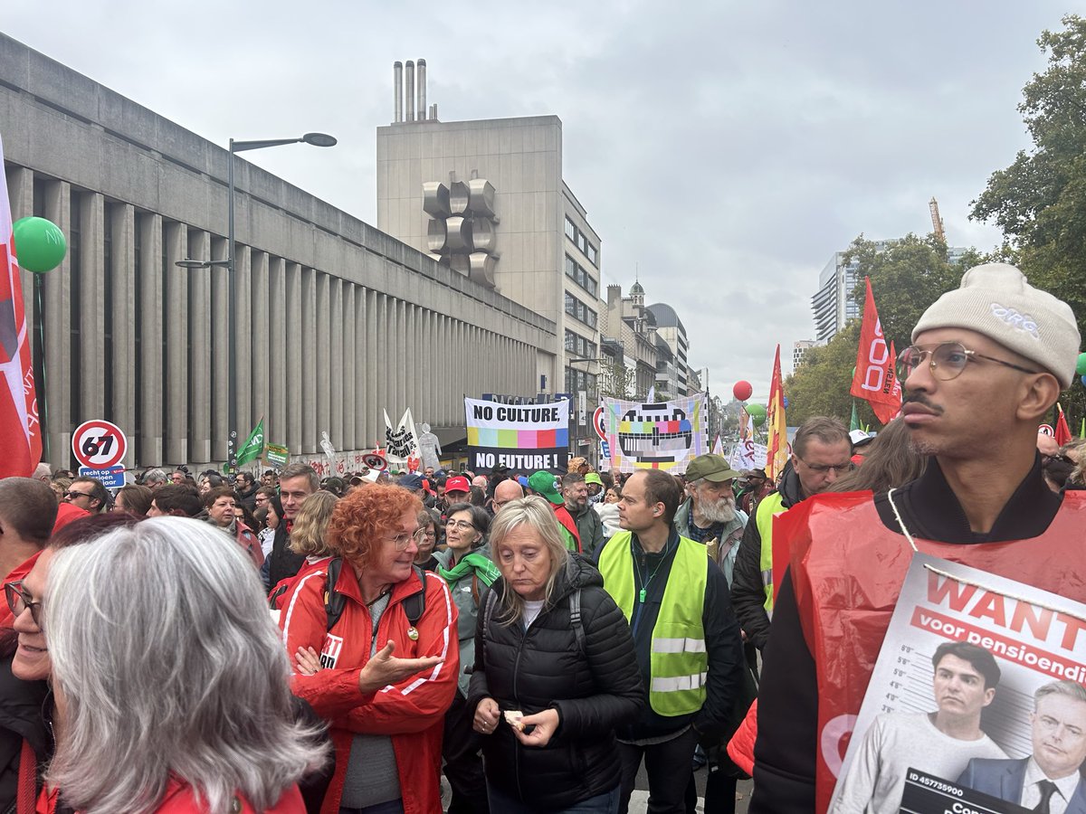 We waren met heel veel, en ja, we waren boos, maar in tegenstelling tot wat de kranten u willen laten geloven, was dit een vreedzame betoging.