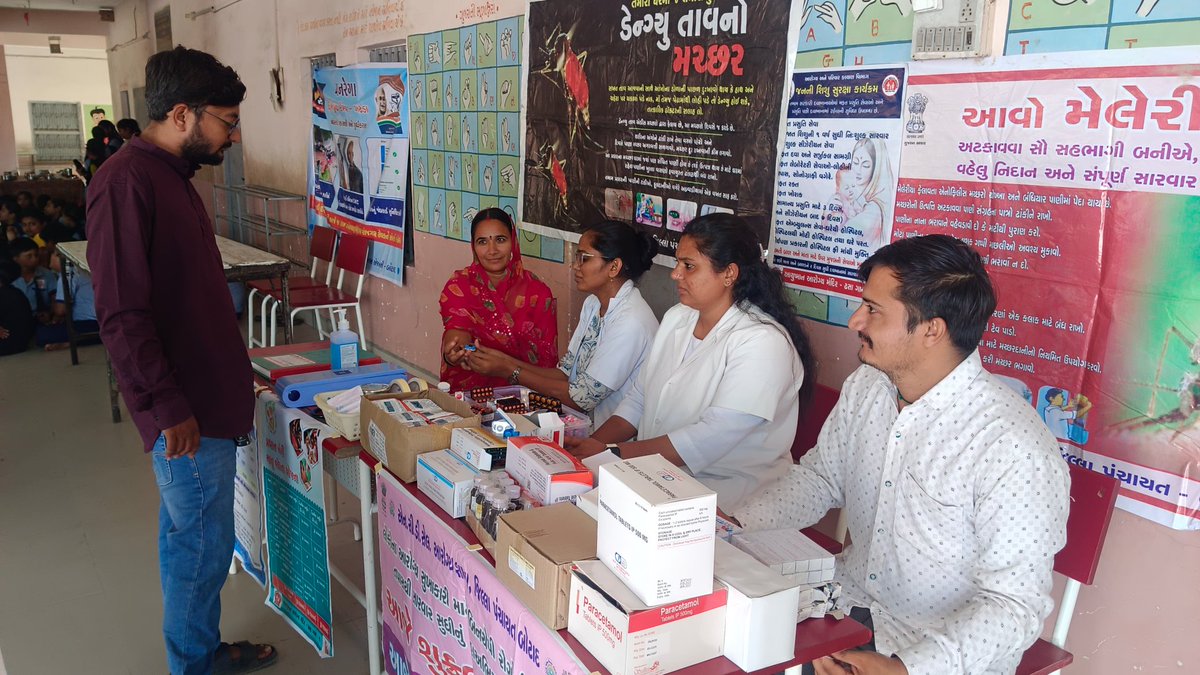 cdho_botad's tweet image. આજરોજ બોટાદ જિલ્લાના ઢસા ગામ ખાતે વિકાસ સપ્તાહ કાર્યક્રમ અંતર્ગત ગ્રામજનો દ્વારા ભારત વિકાસ પ્રતિજ્ઞા લીધેલ તેમજ PHC માંડવાના આરોગ્ય સ્ટાફ દ્વારા લાભાર્થીને જરૂરી દવાઓનું વિતરણ કરવામાં આવેલ. @MandvaP6631 @aamdhasa2
