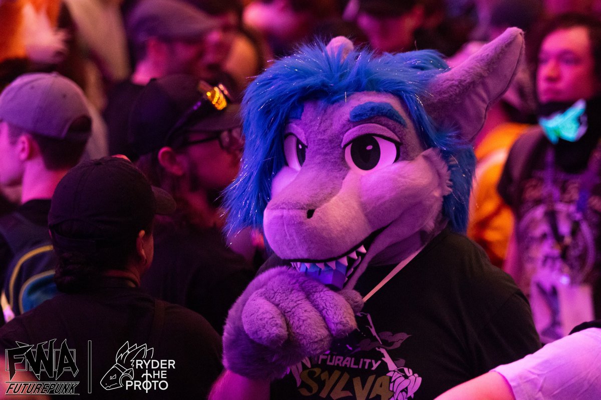 Cynta monching at the VRC meet at FWA! 

🦈: <a href="/Cynra_/">🦋 cynra.fish</a>
🧵: <a href="/P0Eproductions/">Poe Productions</a> 

#Furry #FWA #Fursuit #VRChat