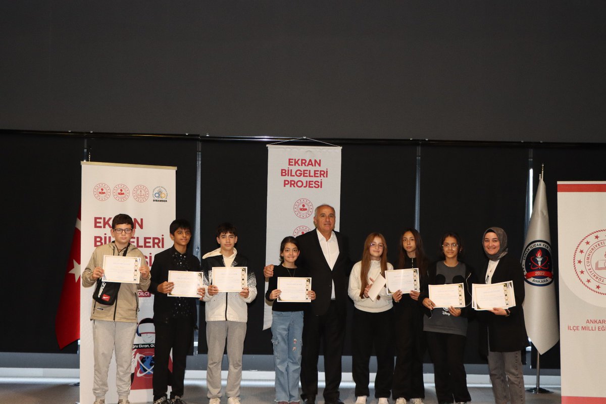 TCSincan's tweet photo. Kaymakamımız Levent Kılıç,İçişleri Bakanlığı Sivil Toplumla İlişkiler Genel Müdürlüğü #PRODES projeleri kapsamında, Dijital Bağımlılıkla Mücadele Derneği ortaklığında yürütülen“Ekran Bilgeleri” Projesi çerçevesinde düzenlenen seminere katıldı.
Devamı⬇️
https://t.co/RzNS5KX1T0 https://t.co/rQZKU2X3QM