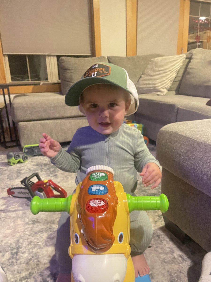 CoachKyleSamson's tweet photo. Happy 1st birthday KJ!!!! This last year has been amazing with you! You have brought so much love and joy into our lives! We couldn’t imagine life without you! We love you so much buddy!
#1stbirthday
#KyleJoseph https://t.co/dwTYkAoGTz