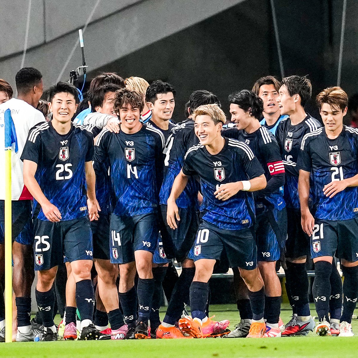 soccernews_19's tweet image. 日本代表が歴史上初めてブラジルに勝利🇯🇵🔥

🔻前半にブラジルが2点先取
🔻後半に日本が3得点
🔻ブラジルはアンチェロッティ監督になって1失点のみだったが、この試合だけで3失点
🔻ブラジルが逆転負けしたのは約2年ぶり

日本サッカーの歴史が動きました👏