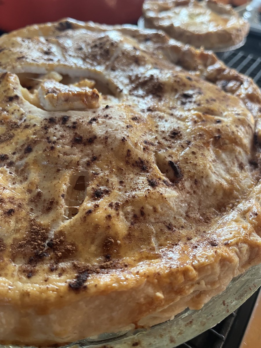 CiderFire's tweet image. ⁦@breakfasttv⁩ ⁦@DinaPugliese⁩ How About a #Pear Pie it doesn’t always have to be #Apple