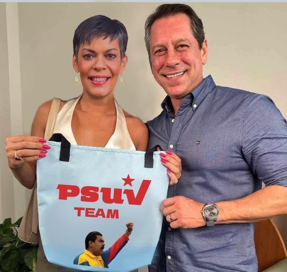 IleanaP_'s tweet image. #PuertoRicoUSA 🦅❤️🇵🇷🇺🇸❤️🦅
LOS #C4STROCH4VISTAS MOSTRANDO BOLSO CON LOGO DEL PARTIDO C0MUNISTA D VENEZUELA,🇻🇪 PERO ELLOS NO SON S0CIALISTAS NI C0MUNISTAS NI ESTÁN ASOCIADOS A LA N4RC0DICT4DURA CRIMIN4L AS3SINA Q PERSIGU3,DESAPAREC3,ENCARCEL4,TORTUR4 Y AS3SINA OPOSITORES DIGNOS.