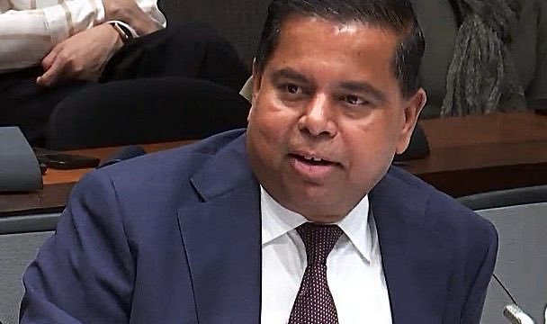 mindingottawa's tweet image. Minister @Safety_Canada confirms department hasn't hired promised 2,000 more #RCMP & @CanBorder guards: "I'm not responsible for the hiring," @Gary_Srp tells incredulous MPs: "You're the Minister!"
blacklocks.ca/not-my-job-min… #cdnpoli @FrankCaputoKTN