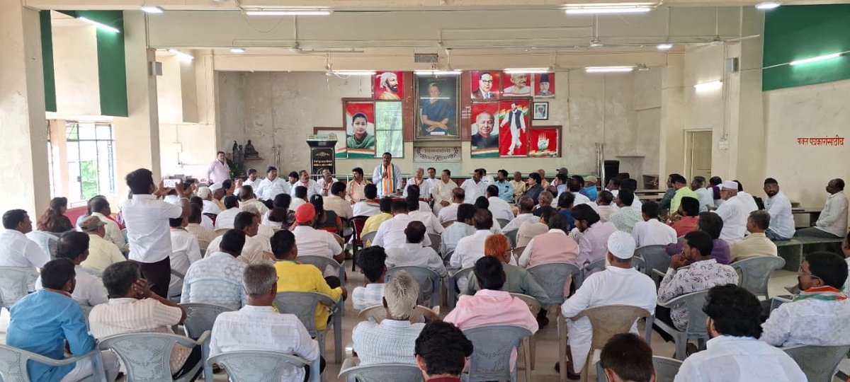 Participated in the Solapur City Congress Committee Executive Meeting held at the Solapur DCC office.
MPCC Vice President and Ex-MLC Shri Mohan Joshi ji, City Congress President Shri Chetan Narote ji, BCC Presidents, DCC office bearers, Frontal Department Presidents, and other