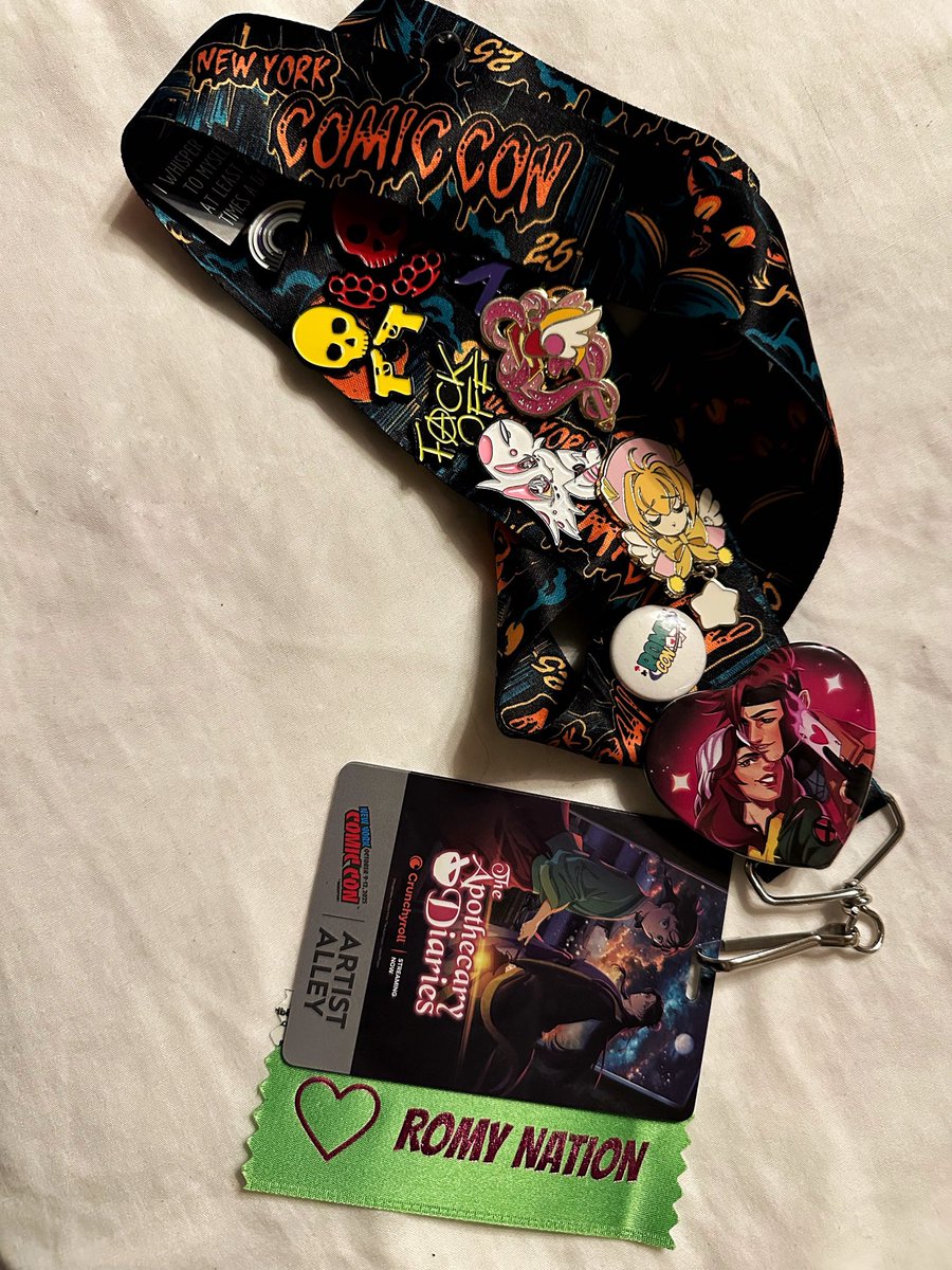 My third NYCC is over, and as always, it leaves me filled with joy. 
Thank you to everyone who stopped by, but my biggest thank you goes to the entire Romy Nation. 
I love you all so much. Your love always moves me, and I was so happy to meet some of you.💚💛💚
#nycc #artistalley