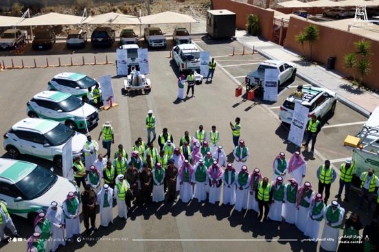 في إطار أعمال مشروع مسح وتقييم الطرق الحضرية 
قام وكيل #وزارة_البلديات_والإسكان للمشاريع والصحة العامة م. حسان عسيري و #أمين_منطقة_الباحة د. علي بن محمد السواط وعدد من قيادات المنطقة بالوقوف ميدانياً للاطلاع على المعدات والتقنيات الحديثة المستخدمة في أعمال المسح والتقييم، والتي