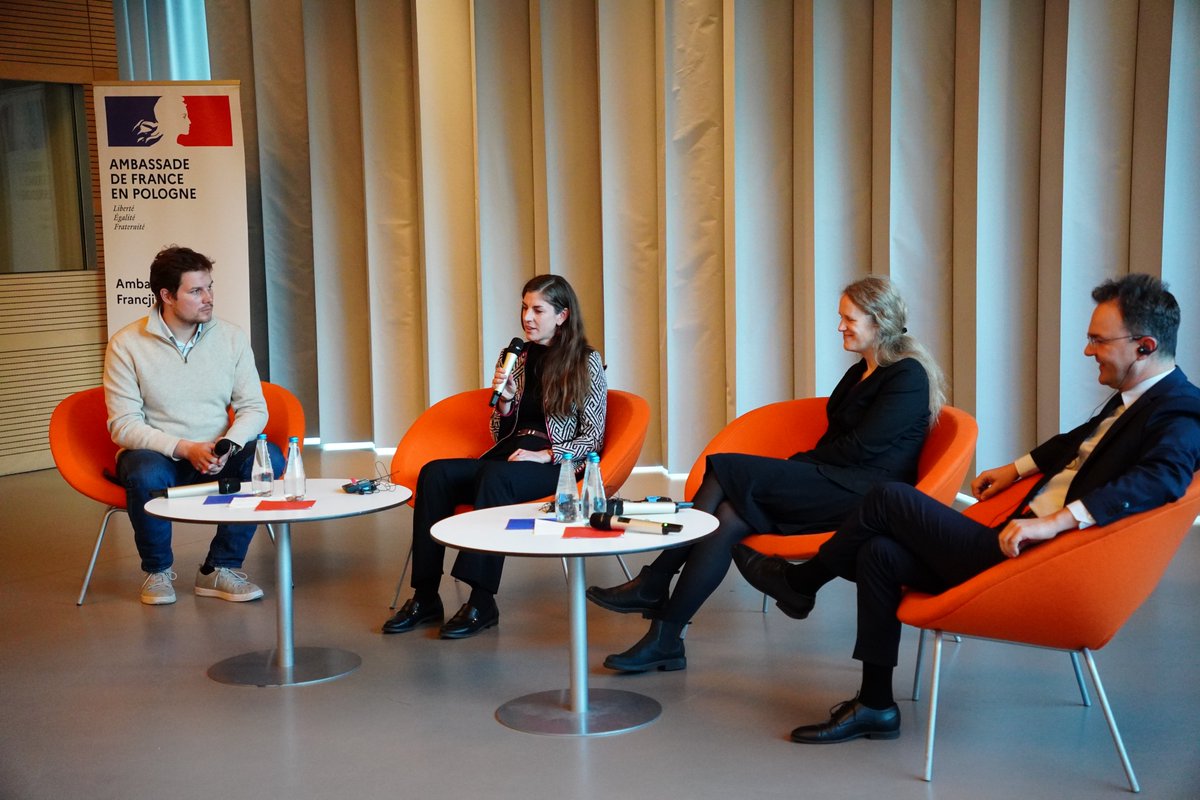 Amb_Francji's tweet image. Un plaisir d’accueillir le programme #GenerationEurope de @ofaj_dfjw à l’ambassade pour des discussions approfondies sur le Triangle de Weimar🇫🇷🇵🇱🇩🇪, l’Europe🇪🇺, et la Pologne d’aujourd’hui.

Merci à vous pour nos échanges, et cette réflexion sur nos relations et nos actions !