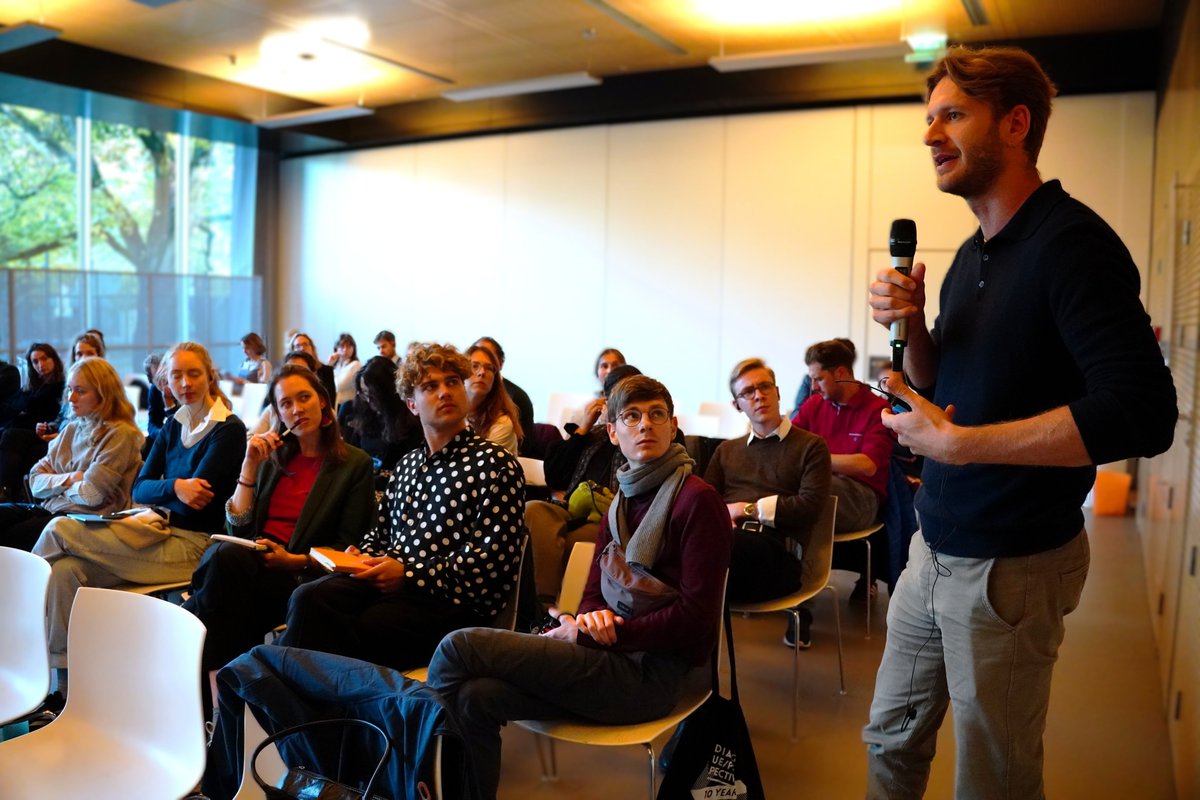 Amb_Francji's tweet image. Un plaisir d’accueillir le programme #GenerationEurope de @ofaj_dfjw à l’ambassade pour des discussions approfondies sur le Triangle de Weimar🇫🇷🇵🇱🇩🇪, l’Europe🇪🇺, et la Pologne d’aujourd’hui.

Merci à vous pour nos échanges, et cette réflexion sur nos relations et nos actions !