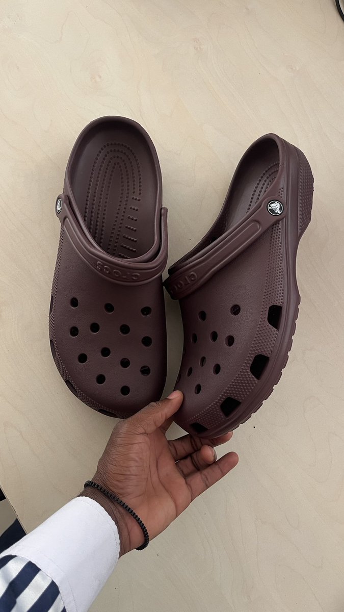 leumaskale's tweet photo. CLASSIC CROCS 

SIZE 47/48

GHS 350 only. https://t.co/FsCtBMQkjI
