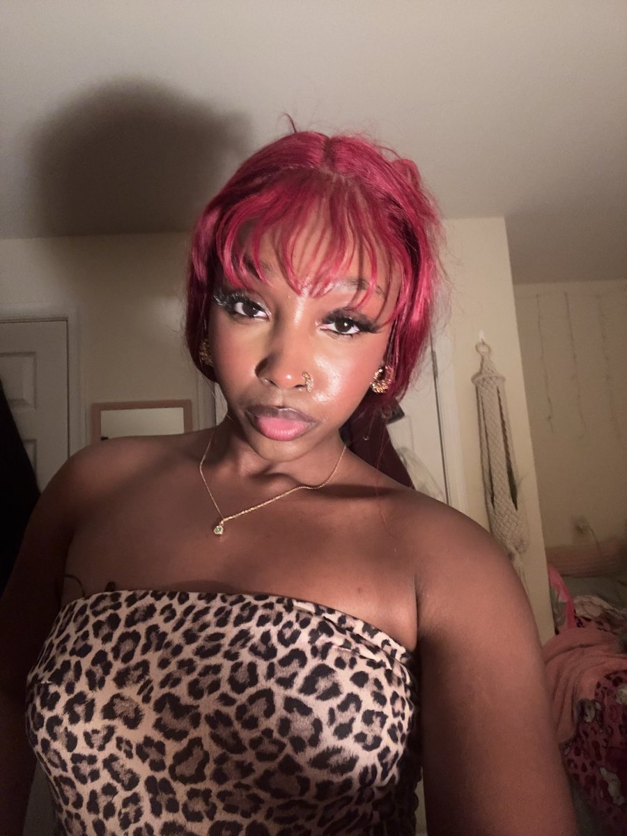 breeea_xo's tweet photo. we go red 🍒. https://t.co/1inxziJu49