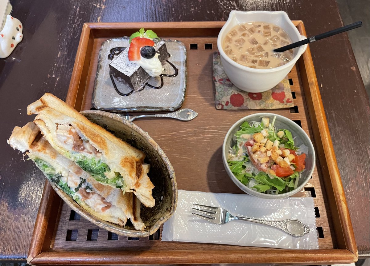 tlMqlqR76XhcbMS's tweet image. 食事が下手な私はひとり旅ともなると
ご飯をどうするかいつも悩むのだけど、
ここのお店はゆったりした時が流れていて、今までで1番気持ち的にも美味しく食べられました☺️
また行きたいなー💭
#おいしいはやさしい