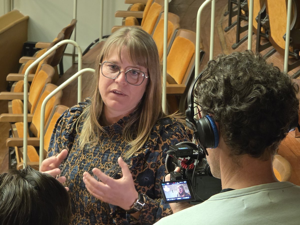 Ça tourne à Châtel-Guyon 🎥 avec l'équipe de l'émission Des Racines et Des Ailes de <a href="/F3Regions/">France 3 Régions</a> pour un reportage sur le patrimoine thermal 🎬 Le Théâtre et les Grands Thermes étaient à l'honneur ✨️ Merci pour cette mise en valeur du territoire 🙏RDV en 2026 pour la diffusion 📺