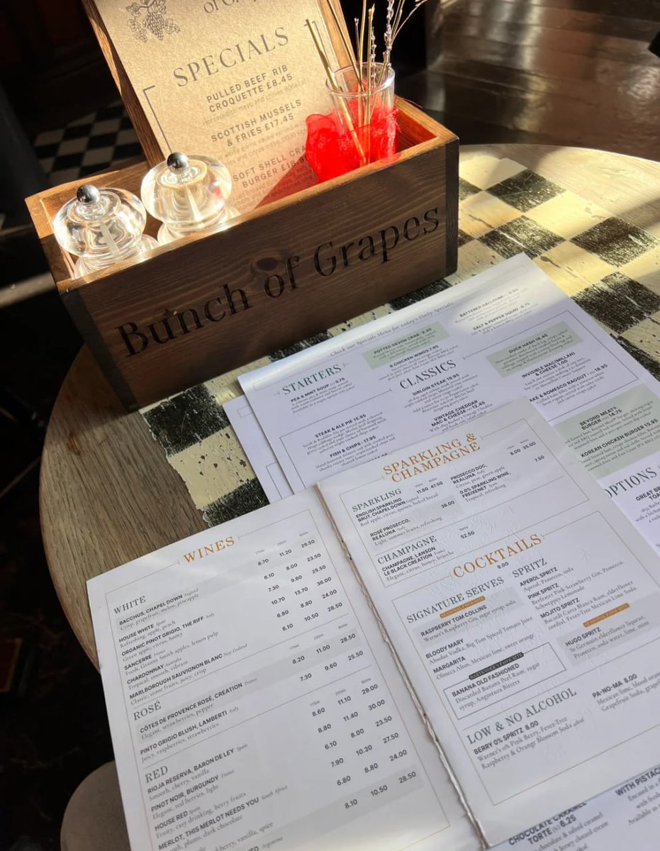 anongeohj's tweet image. Eating lunch like it’s my full-time job😋🤪