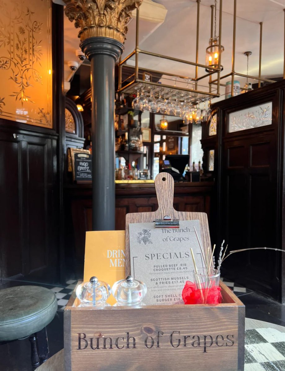 anongeohj's tweet image. Eating lunch like it’s my full-time job😋🤪