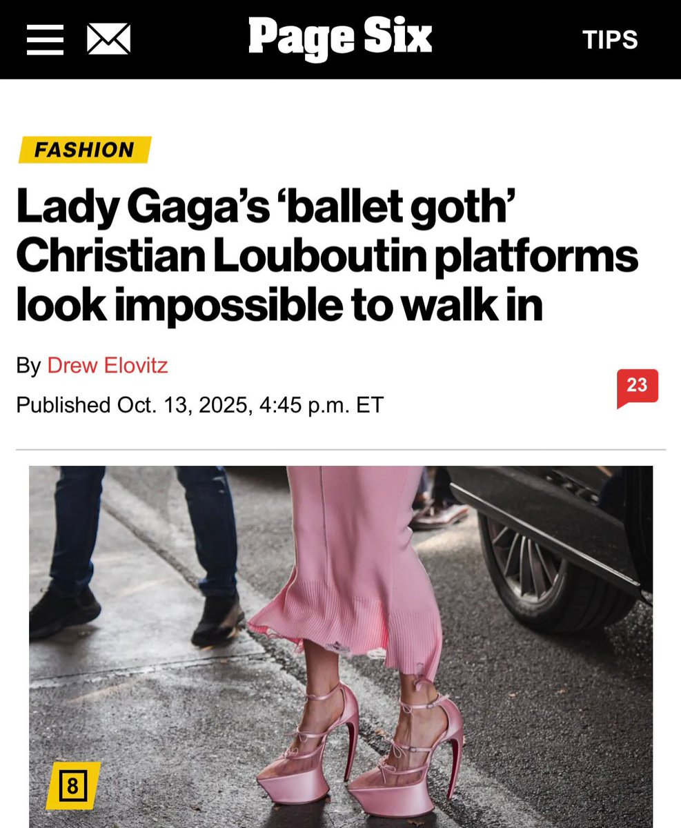 grxndesenigma's tweet photo. Lady Gaga making headlines for her shoes again welcome back 2011! https://t.co/L84PvEvPrC