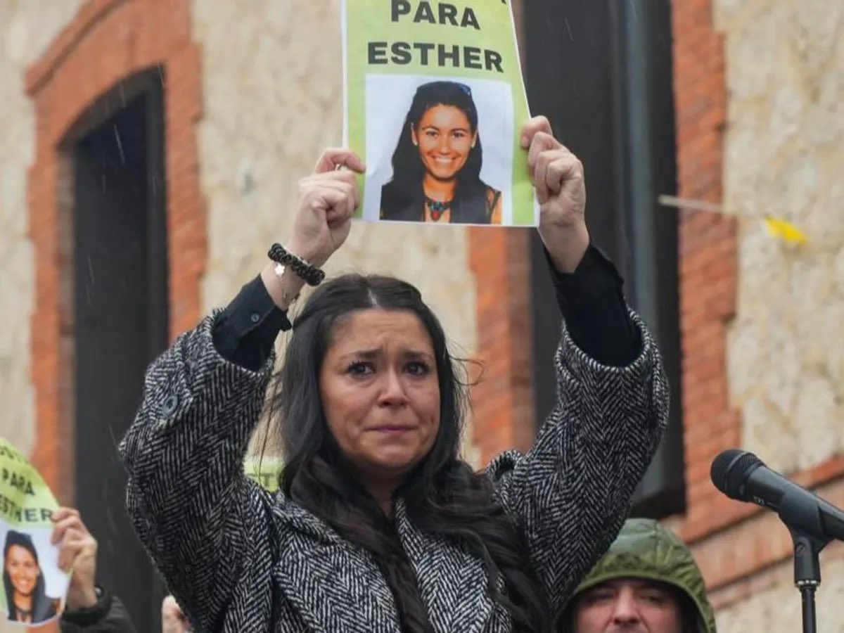 #ULTIMAHORA🔴 
La familia de Esther López pide más de 30 años de cárcel para Óscar Sanz, el investigado por su crimen: “Esther no murió de inmediato, y Óscar evitó que pudiera recibir la asistencia sanitaria que precisaba en ese momento y que hubiera podido salvar su vida”.