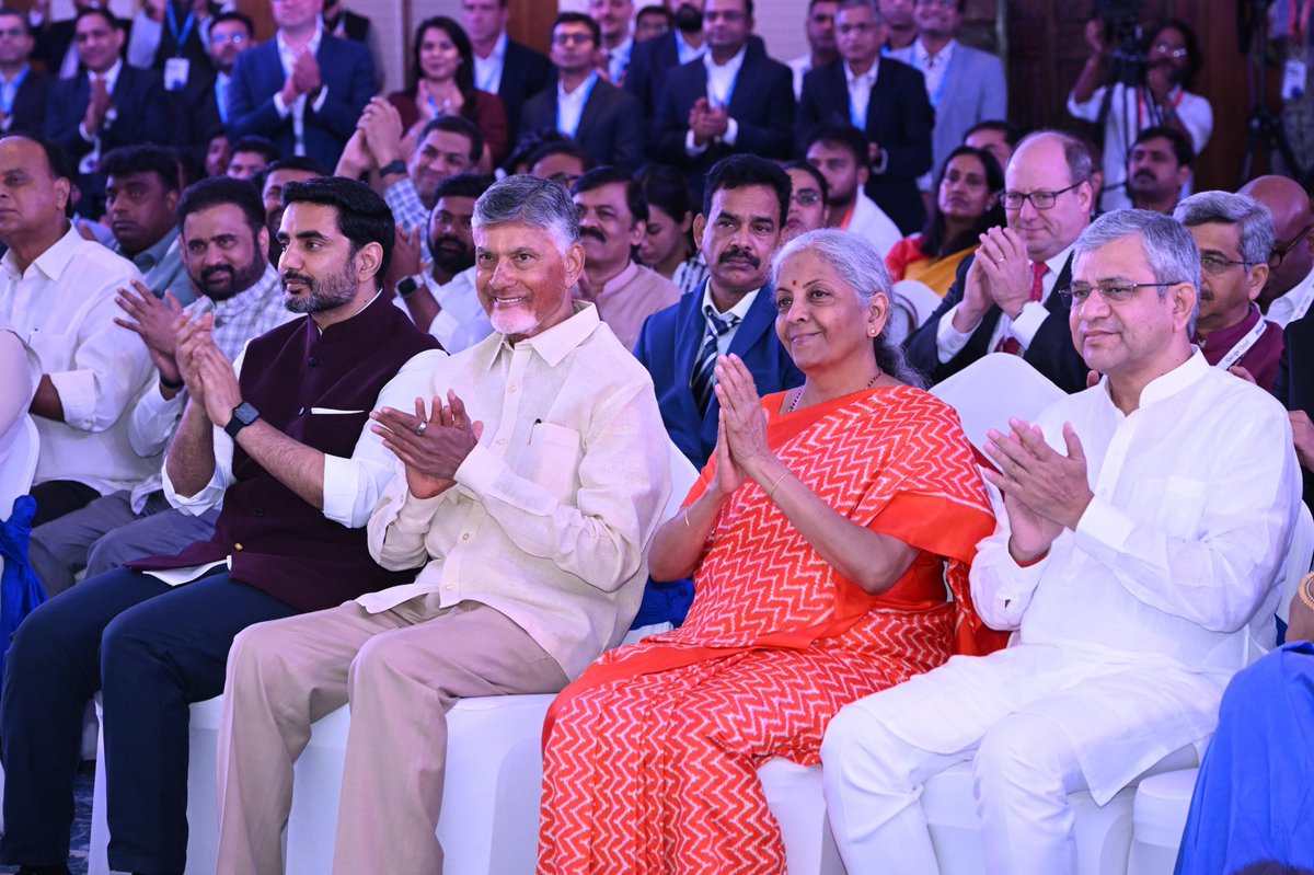 naralokesh's tweet image. #YoungestStateHighestInvestment
#GoogleComesToAP
Today, we’ve inked a landmark pact with @Google to build a 1 GW hyperscale data center in Vizag. Google will invest up to $15 billion over 5 years, fueling Andhra Pradesh’s rise as India’s data capital.
Destiny has come…
