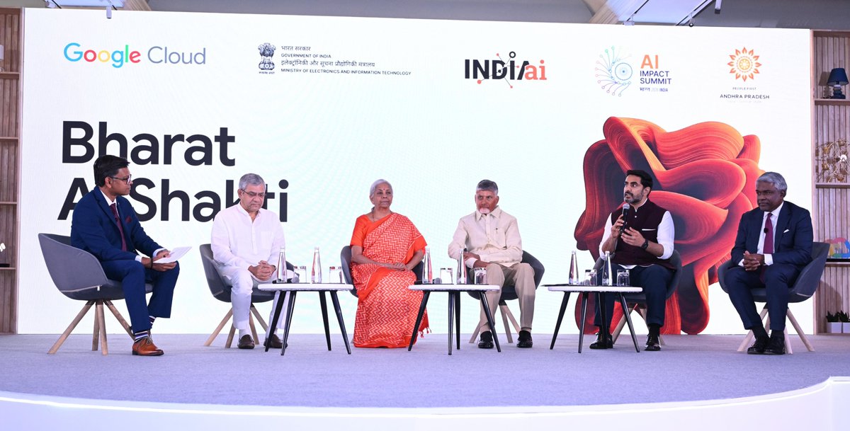naralokesh's tweet image. #YoungestStateHighestInvestment
#GoogleComesToAP
Today, we’ve inked a landmark pact with @Google to build a 1 GW hyperscale data center in Vizag. Google will invest up to $15 billion over 5 years, fueling Andhra Pradesh’s rise as India’s data capital.
Destiny has come…