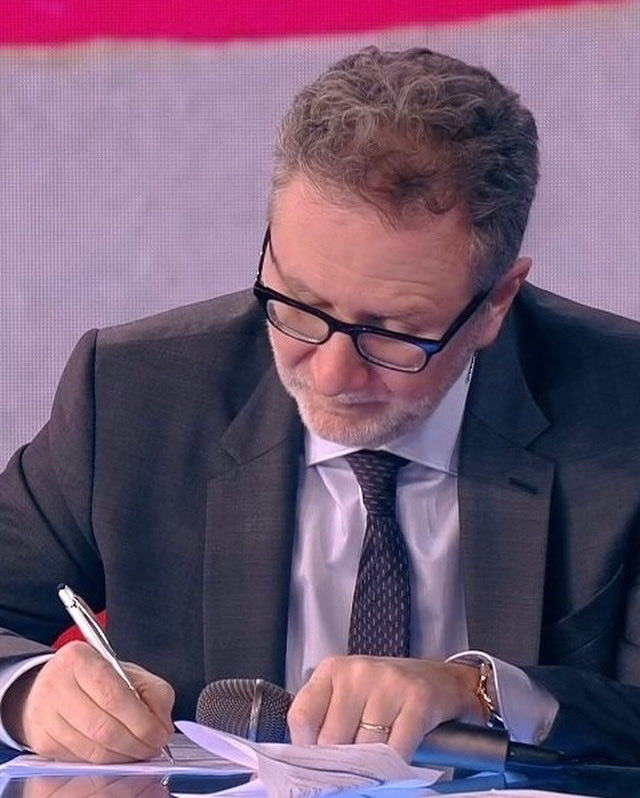 chetempochefa's tweet image. Fabio vi legge e segna tutto: scriveteci che ospiti vorreste nelle prossime puntate di #CTCF ✍🏻