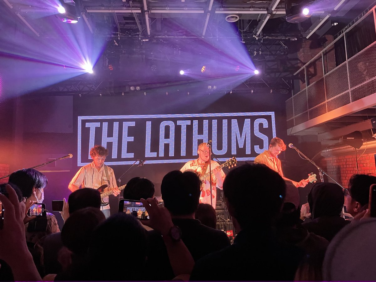 Zizousan2714's tweet photo. 本日はSPACE ODDでThe Lathums‼️
明らかにバンドのスケールに合わない小さなハコで観れたのは貴重でしかなかったです。
アンセミックな良い曲ばかりで最初から盛り上がるし、ある意味で野暮ったさもあるメンバーたちのキャラも良かったな😊
#TheLathums https://t.co/kFJMyx8kUH