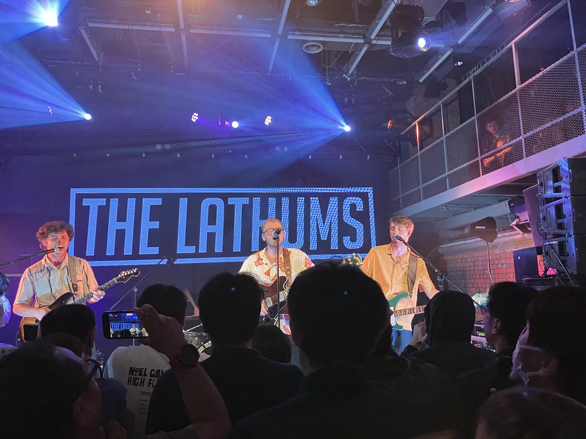Zizousan2714's tweet photo. 本日はSPACE ODDでThe Lathums‼️
明らかにバンドのスケールに合わない小さなハコで観れたのは貴重でしかなかったです。
アンセミックな良い曲ばかりで最初から盛り上がるし、ある意味で野暮ったさもあるメンバーたちのキャラも良かったな😊
#TheLathums https://t.co/kFJMyx8kUH