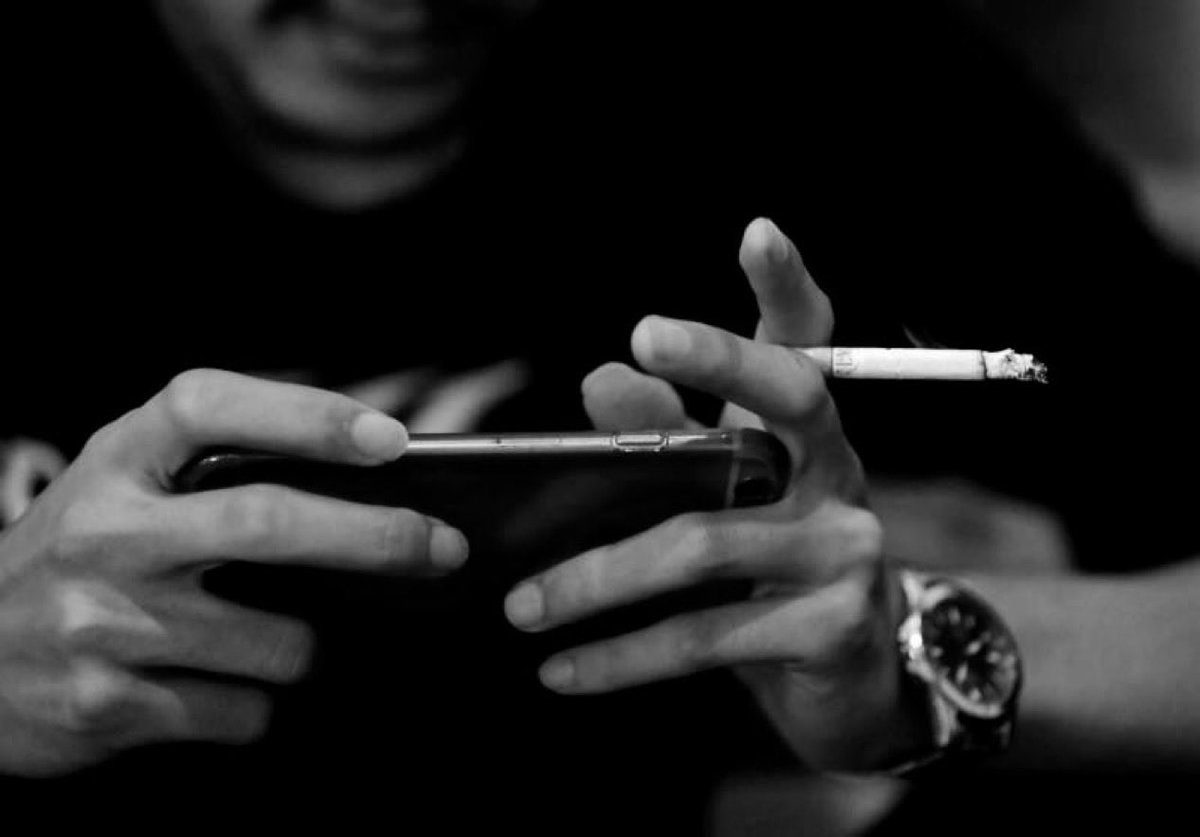 تعجبني المُكآبَره 
رغم أنهآ  موجعه حد الممآت
الآ أنهآ أحيآن تعطيڪ احترآمآ لذآتڪ 👌