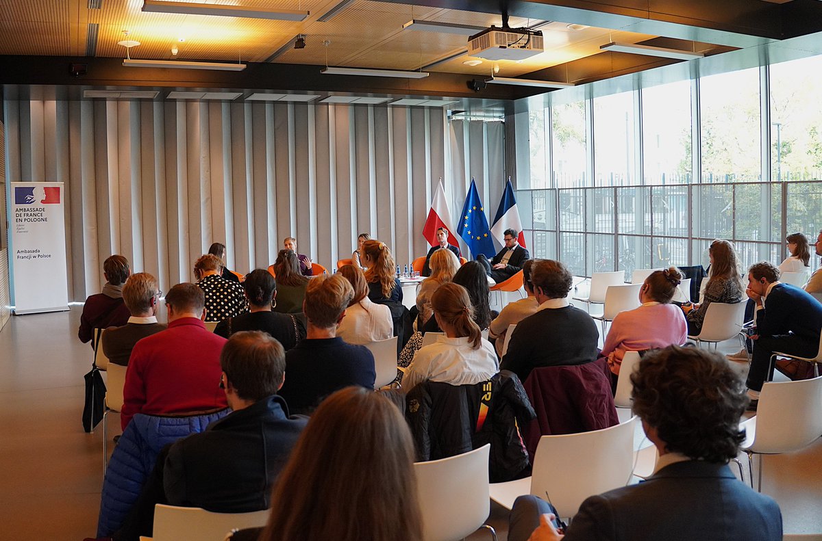 Amb_Francji's tweet image. Un plaisir d’accueillir le programme #GenerationEurope de @ofaj_dfjw à l’ambassade pour des discussions approfondies sur le Triangle de Weimar🇫🇷🇵🇱🇩🇪, l’Europe🇪🇺, et la Pologne d’aujourd’hui.

Merci à vous pour nos échanges, et cette réflexion sur nos relations et nos actions !