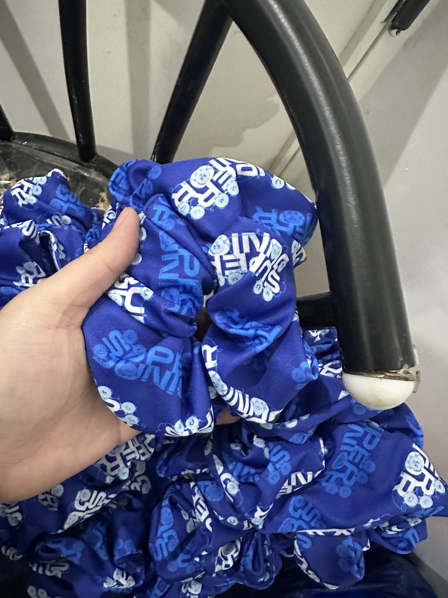 They placed the scrunchies into one string.. tada!!!! Scrunchie wreath  

In progress: bandana, UV DTF stickers

#SuperJunior #SuperJuniorFanMadeMerch #SS10inManila #SS10 #슈퍼주니어