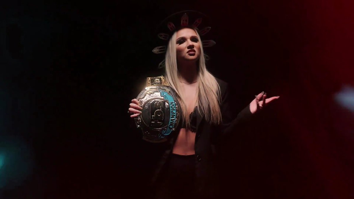 Lia: I said it before G1 that I would be watching closely to see if the winner chose me at Chicago's Greetings. But they didnt