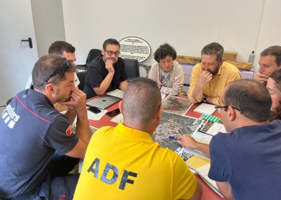 🙌Bringing together #FIREPRIME communities and emergency services to:

👉Analyse wildfire risk at a community level.
👉Facilitate coordination between neighbours and emergency services.
👉Work on specific prevention actions.
<a href="/eu_echo/">EU Civil Protection & Humanitarian Aid 🇪🇺</a> 

More🔗bit.ly/4qaVorc