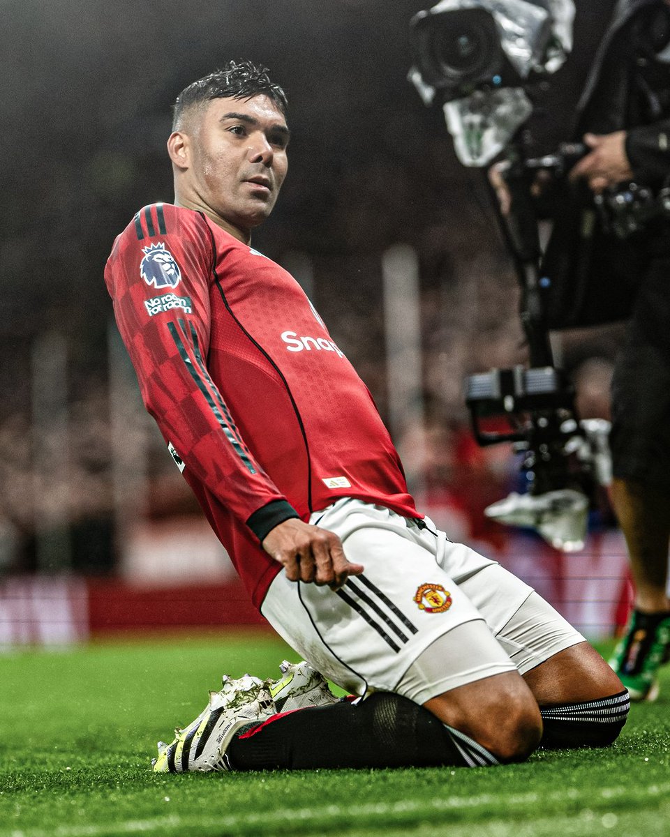 ESPNUK's tweet image. Manchester United have not ruled out keeping Casemiro beyond the end of the season, but the midfielder would likely have to accept a pay cut if he wants to stay, sources have told ESPN 👀