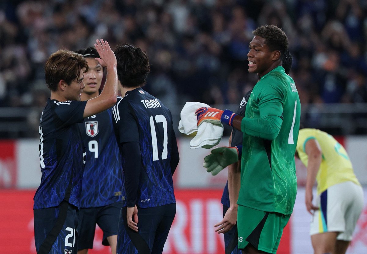 Japón le ganó por primera vez en la historia a Brasil. El arquero de los orientales fue Zion Suzuki, de padre ghanés y madre japonesa. No tengo recuerdos de un golero afrodescendiente en seleccionados nipones 🤔