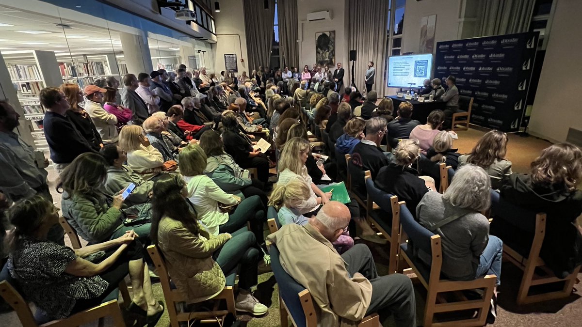 State and MassBay land sale forum in #Wellesley draws another standing-room only crowd theswellesleyreport.com/2025/10/state-… <a href="/MassBayCommCol/">MassBay Community College</a> <a href="/DCAMM_MA/">DCAMM</a> <a href="/MA_EOHLC/">Secretary Ed Augustus Jr.</a>