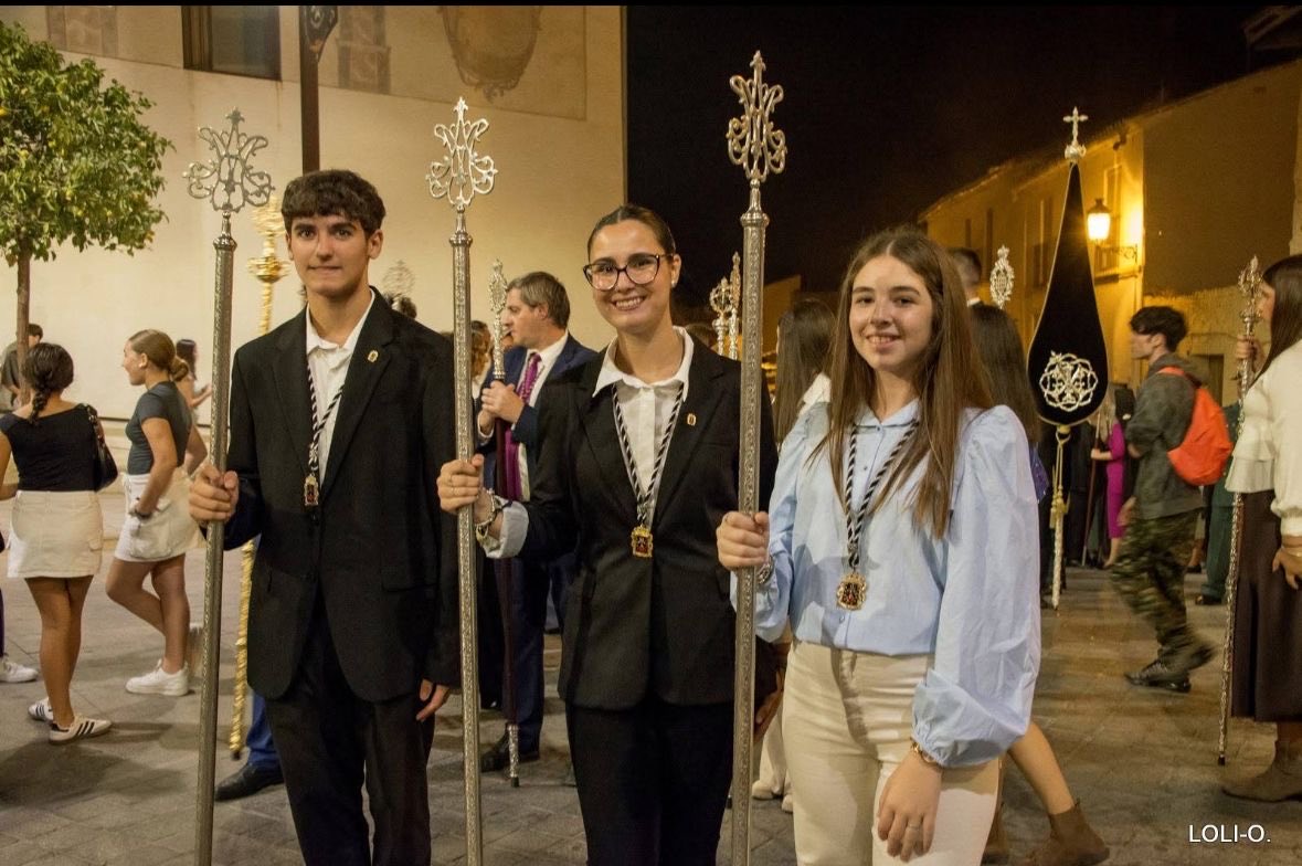 #CORPORATIVO |

El pasado sábado 11 de octubre, tuvimos el placer de acompañar a la Virgen de los Dolores en su Procesión Extraordinaria por las calles veleñas, dicha efeméride conmemoraba el 275º Aniversario de su hechura.

#CofradiasVM
#CofradiasMLG