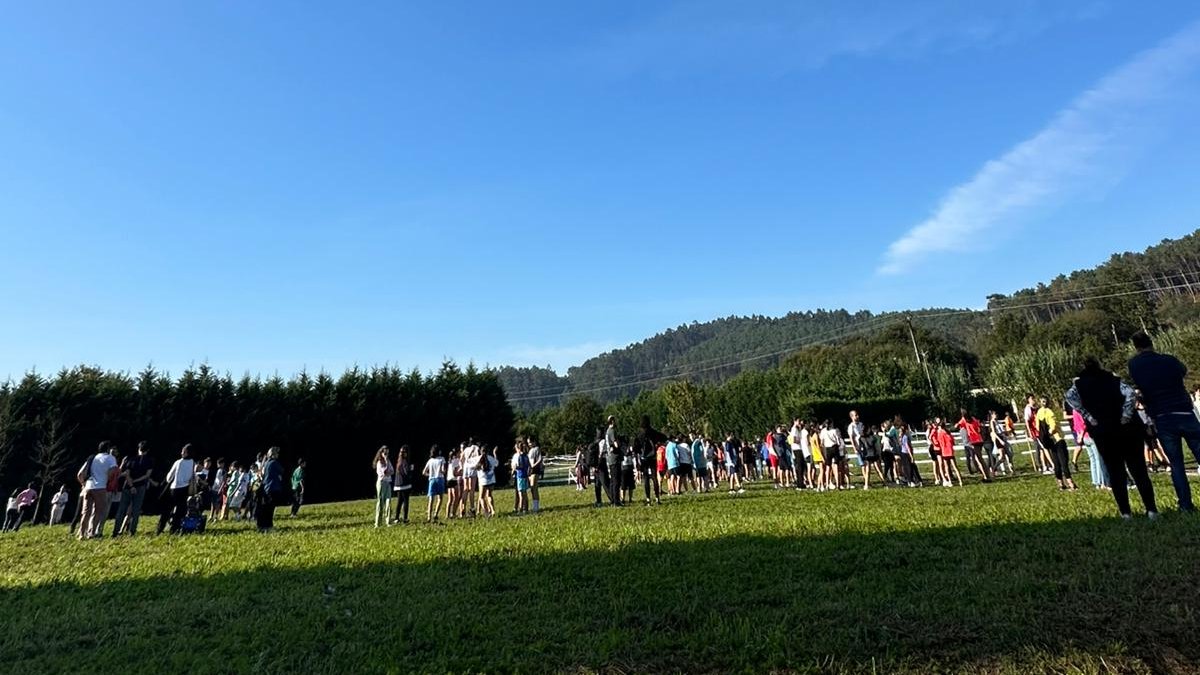Hoxe, chegou o Cross Escolar Ulla-Umia ao Concello de Portas e é unha marabilla ver tantos nenos e nenas gozando do deporte 🏃🏃‍♀️

Se estás preto, achégate ás inmediacións da Azucreira mañá día 15 ás 10.00h e vive esta festa do deporte con nós! 🙌

#ConcelloDePortas