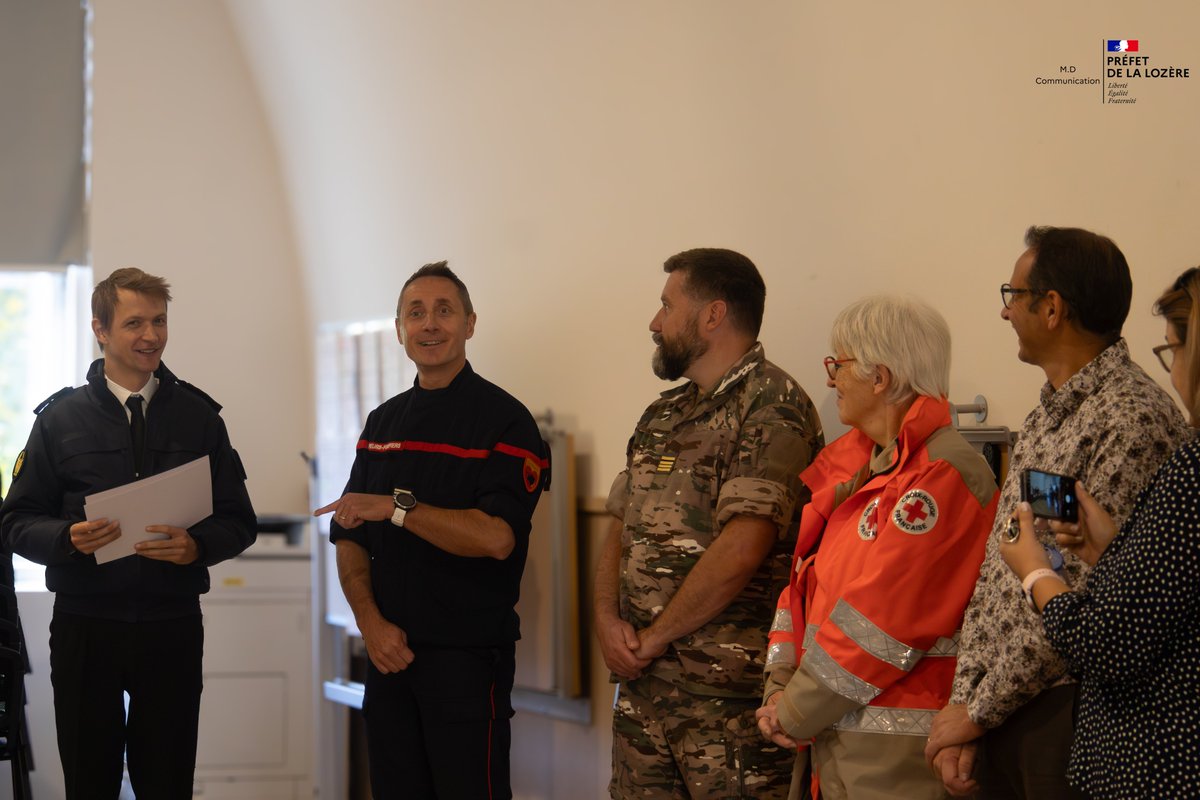 #cérémonie I  Remise des diplômes aux cadets de la sécurité civile 🚒
1⃣9⃣élèves du Lycée Notre-Dame à Mende ont été mis à l’honneur lors d’une cérémonie présidée par Malcolm Théoleyre, sous-préfet - directeur de cabinet.
Ces jeunes volontaires ont reçu leur diplôme de cadet de