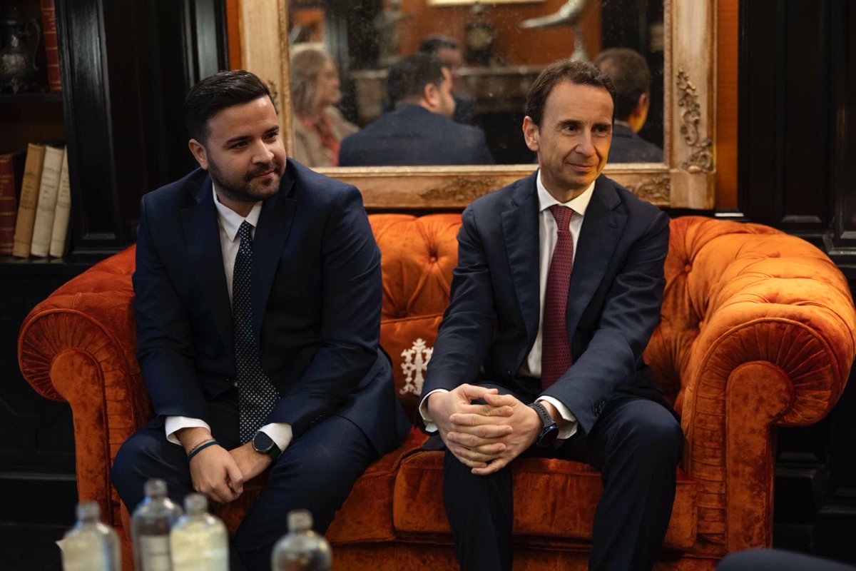 En una reunión con representantes de Salcef Group, empresa dedicada a la industria ferroviaria e infraestructura, el presidente Santiago Peña conversó sobre  oportunidades de inversión en proyectos estratégicos como el tren de cercanía y la interconexión ferroviaria regional.