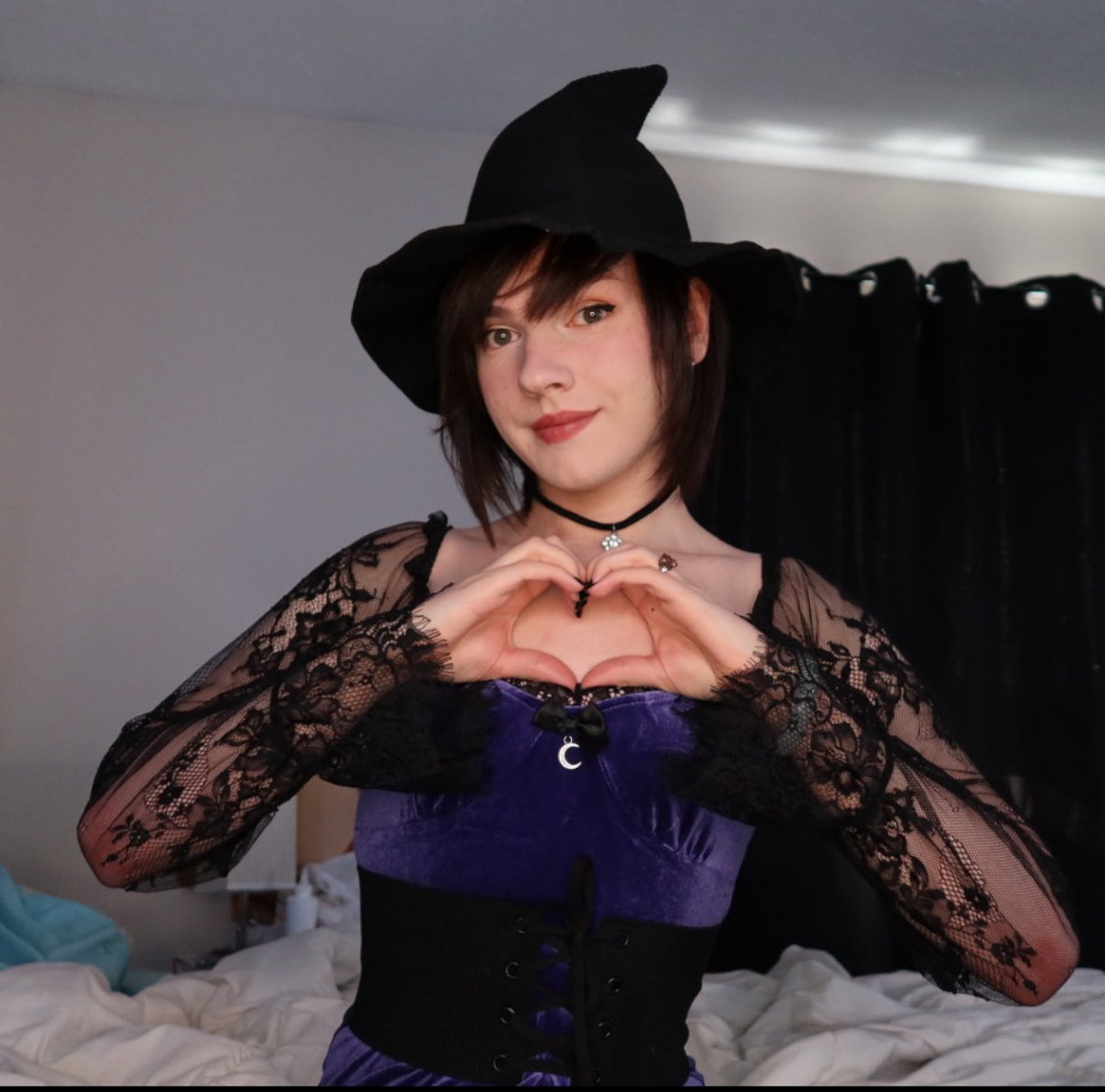 ✨A Femboy Witch appears. Roll for Charisma 🎲 ✨

#femboy #egirl #witch #halloween #gay