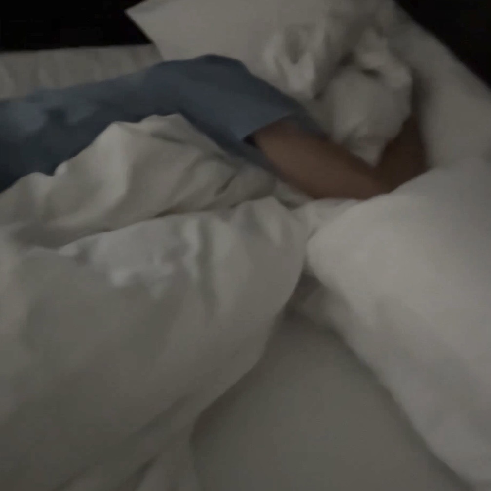 So we’ve all come to the conclusion that they sleep in one bed, right (?) 😦 coz aside from that damn pillow Gawin was laying on, there’s another one on its side (probably Joss’s)

#JossGawin