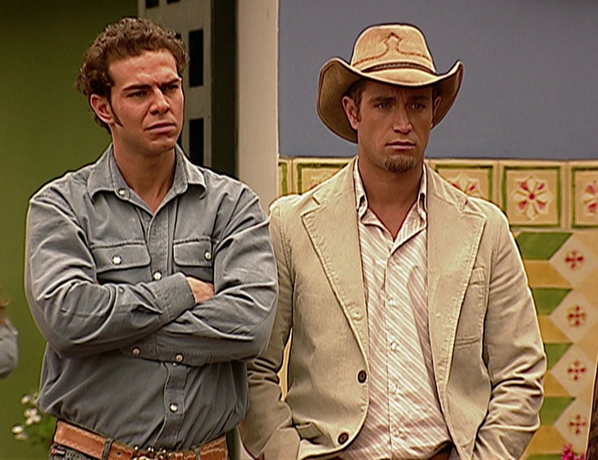 PasdeGavilanes's tweet photo. #PasiónDeGavilanes #PDG96 Los Reyes reciben el apoyo de sus vecinos ante la difícil situación que están viviendo. https://t.co/E5yCCv7EVx