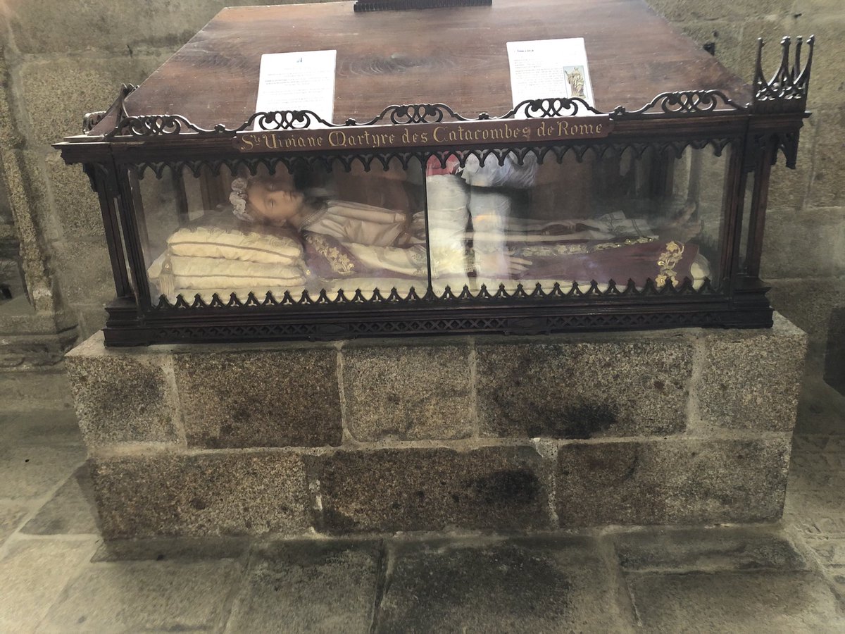 vivascarlett1's tweet photo. #Fougeres Church of Saint-Sulpice and relics of Roman martyr Saint Viviane #Brittany #Breizh #France https://t.co/x6k3MzpgJC