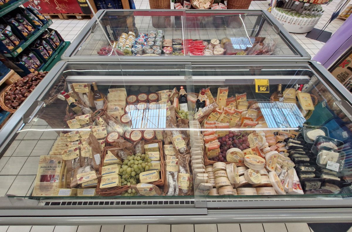 #NEWS:
W całej Polsce wystartowała właśnie handlowa odsłona <a href="/FrenchTouch10/">French Touch</a>. Z tej okazji w hiper- i supermarketach #CarrefourPolska dostępny jest specjalny katalog, w którym znajdziecie ponad 100 różnego rodzaju oryginalnych produktów z Francji w promocyjnych cenach! Zapraszamy!