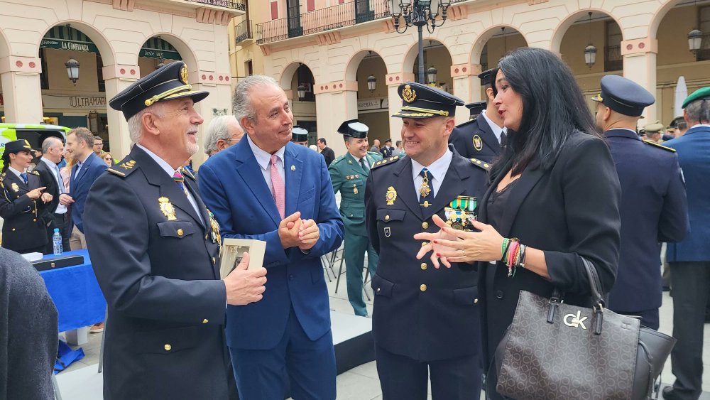 La Comisaría de Huesca pide aumentar la plantilla con 32 nuevos policías. El sindicato Jupol respalda la demanda y el estudio realizado para justificar la necesidad de adecuar los recursos humanos a la creciente carga de trabajo y nuevas necesidades
👇👇👇
eldiariodehuesca.com/actualidad/com…