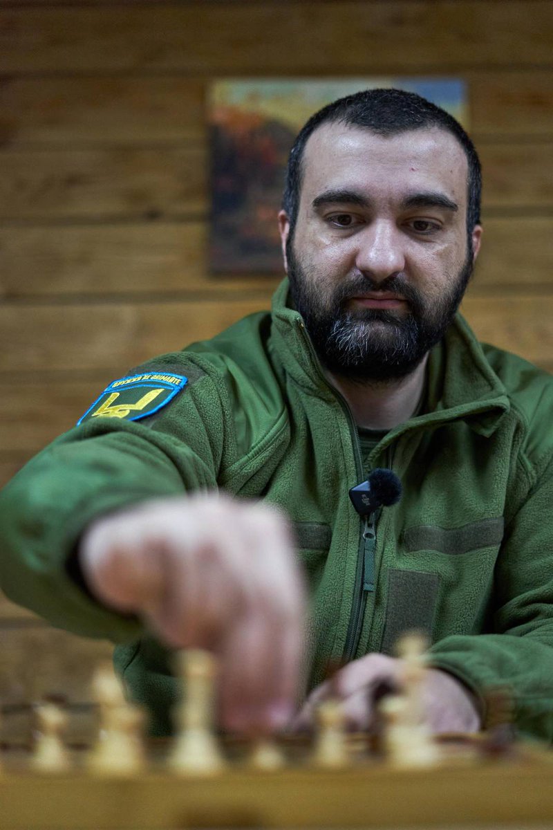 Chess__News's tweet image. ❗Сборная Украины 🇺🇦 выиграла чемпионат Европы!

Герой турнира - Игорь Коваленко: 6.5 из 8. Несколько его побед стали решающими. С 2022 года Игорь на фронте защищает свою землю от фашистских захватчиков. Как он смог в этом аду сохранить шахматную силу - загадка.