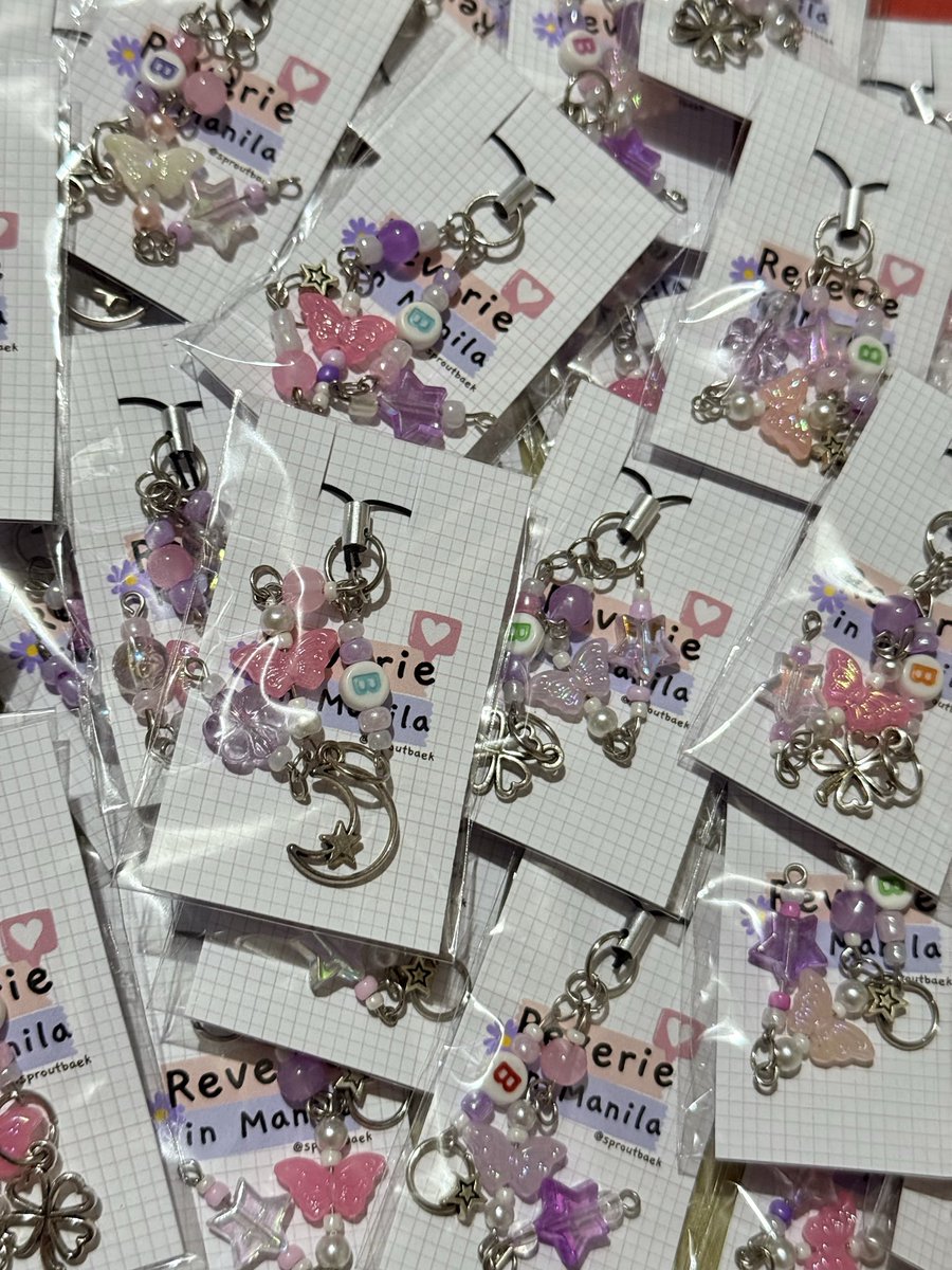 ♡ Reverie in Manila ♡
fan support by: <a href="/sproutbaek/">jen 🍓☁️</a>

phone charms 🍓💟

⭑ rt &amp; like 
⭑ 1:1 only
⭑ can do on the spot trading
⭑ time &amp; loc: TBA 

#ReverieTour #ReverieinMANILA #BAEKHYUNinMANILA #BAEKHYUN #백현
#변백현