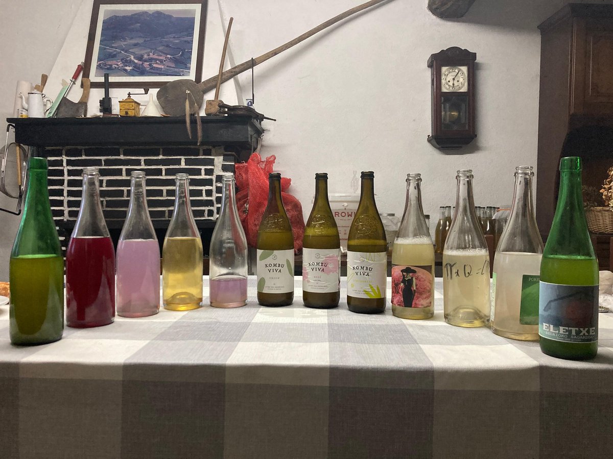 cbv84's tweet photo. Un gustazo poder compartir un buen rato con el amigo Txarli aka @zidernaut catando algunos de sus singulares fermentados elaborados en Bedaio, junto a la sierra de Aralar. Probando y aprendiendo! Se vienen cositas 🔝 Milesker, lagun🥂! https://t.co/NqZaHFkEJg